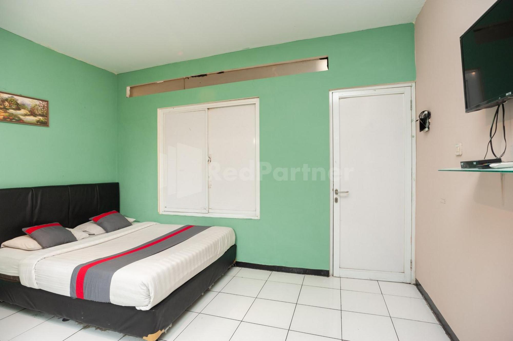 J&B Rooms Pramuka Jakarta Mitra Reddoorz Exterior foto